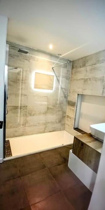 T4 Design Exclusif Entierement Equipe * Bournazel (Tarn)